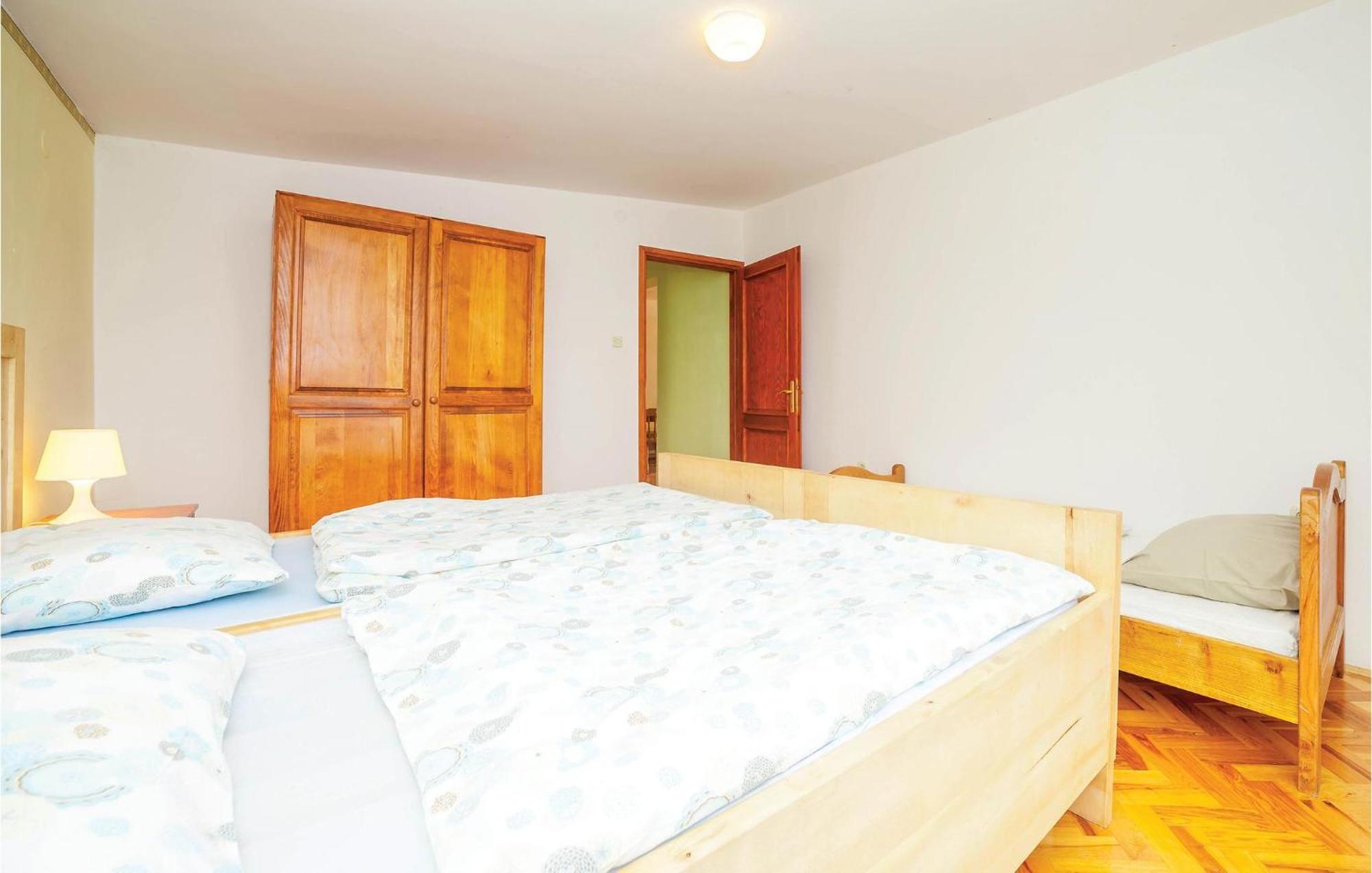 7 Bedroom Pet Friendly Home In Crni Kal Crni Kal  Ngoại thất bức ảnh